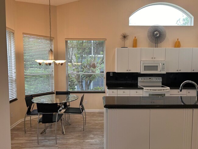 Foto del edificio - 8884 Shoal Creek Ln