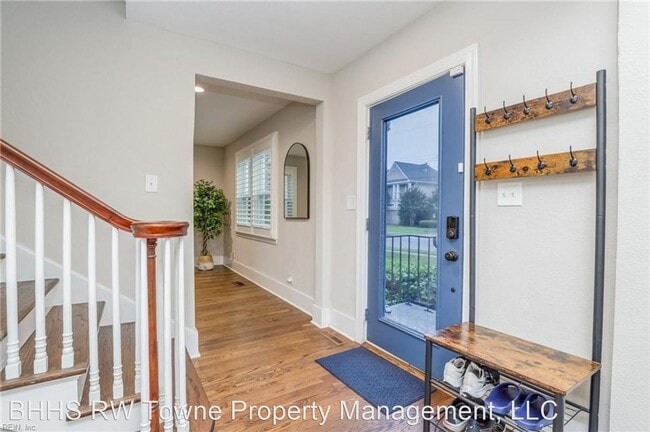 Building Photo - 4 br, 2.5 bath House - 1049 N Lexan Crescent