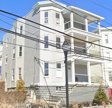Building Photo - 40 Temple St