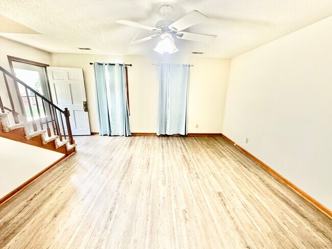 Foto del edificio - 126 Neely Ct