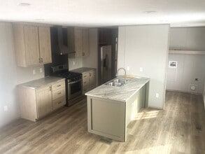 Building Photo - 15 Mindi Ct