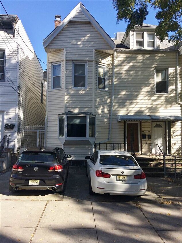 Primary Photo - 130 Magnolia Ave