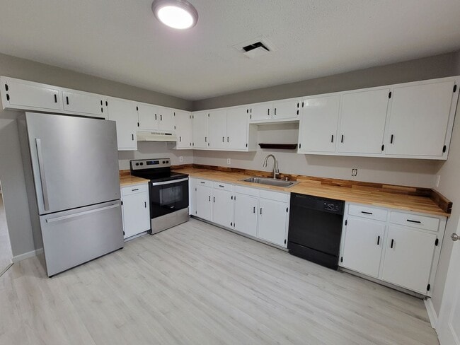 Building Photo - Now Available! 2 Bedroom Apartment in Cleveland TN!