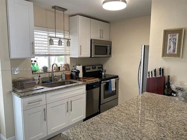 Foto del edificio - 2725 NE 32nd Ave
