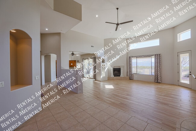 Building Photo - 14731 E Dixileta Dr