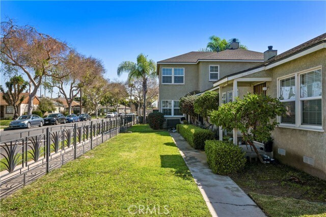 Foto principal - 15702 Halldale Ave