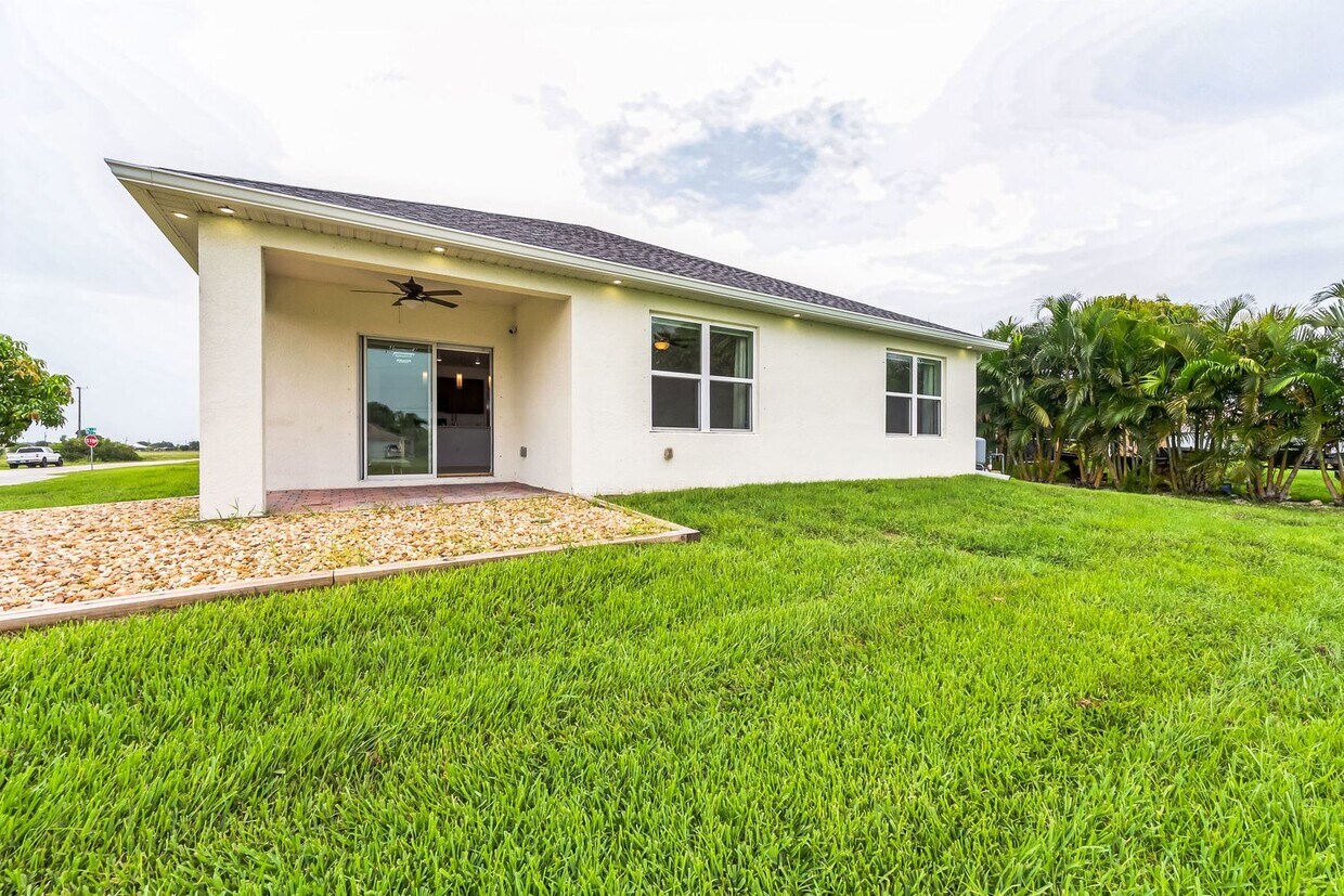 Primary Photo - 2044 NW 1st St