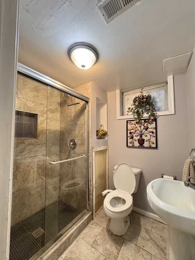 Building Photo - 3826 Greenridge Dr