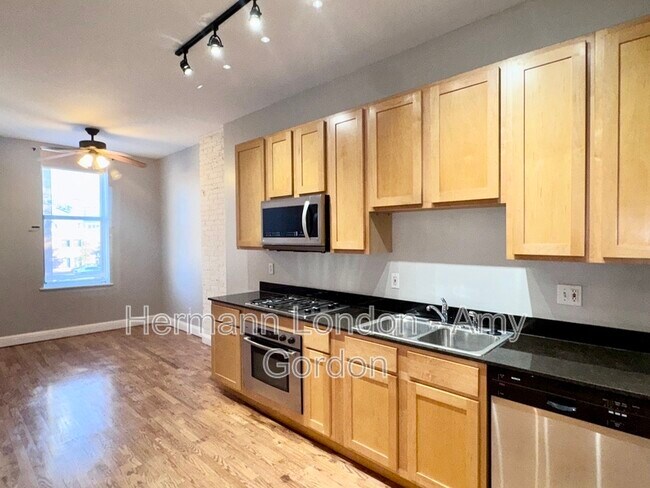 Foto del edificio - 1714 S Tucker Blvd