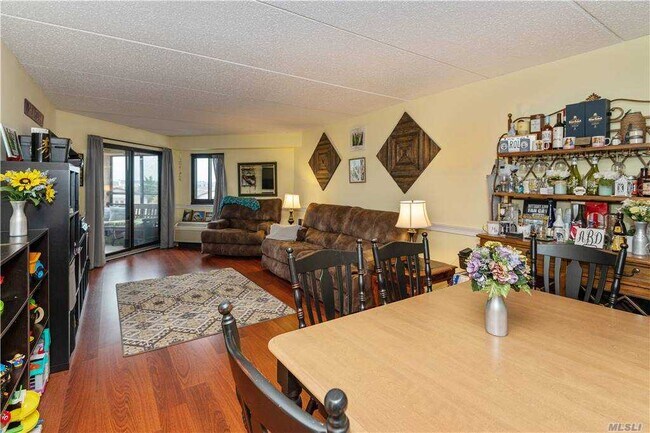 Building Photo - 725 Miller Ave