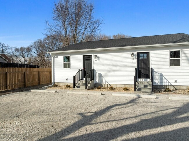 Building Photo - 313 E Martin St