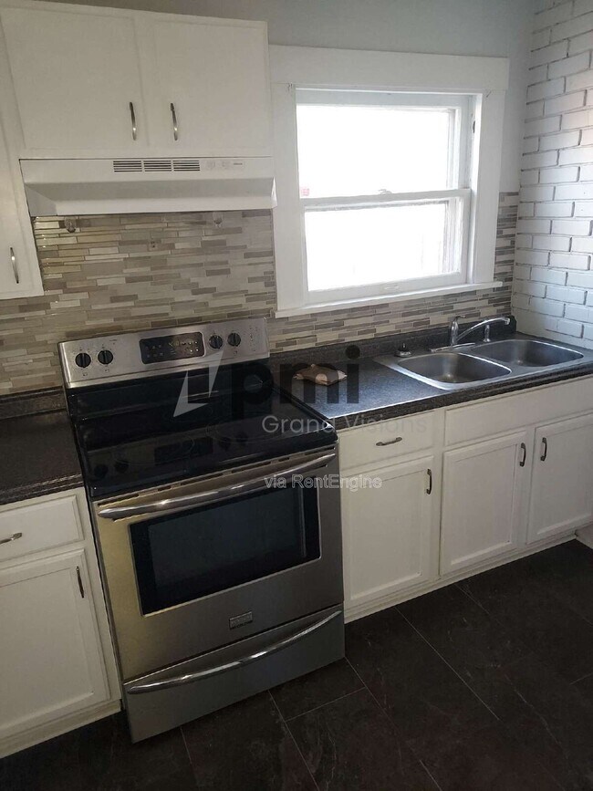 Foto del edificio - 1824 E Clay St