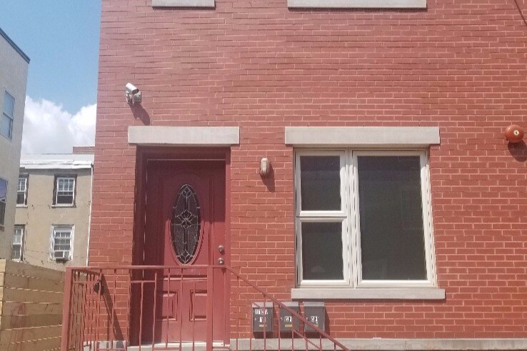 Primary Photo - 1131 Green St