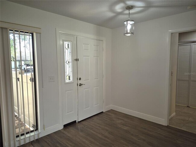 Foto del edificio - 160 Joanne Pl