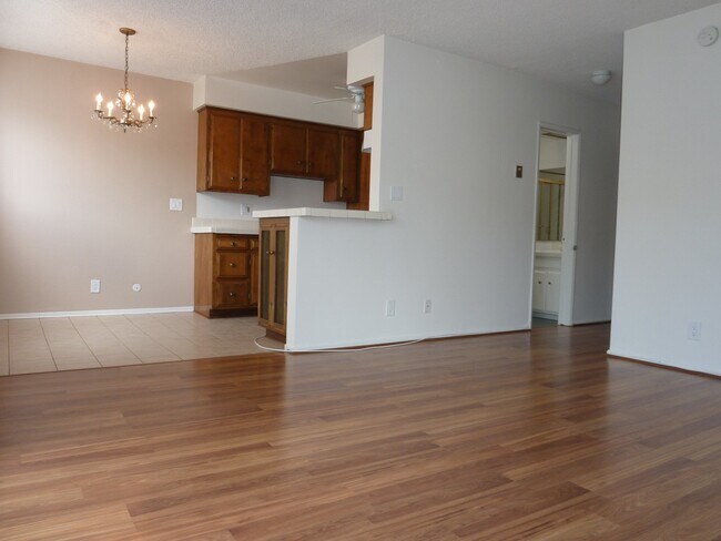 Building Photo - 2055 Rodney Dr