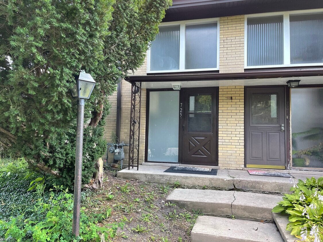 725 Hibbard Rd, Wilmette, IL 60091 Townhome Rentals in Wilmette IL