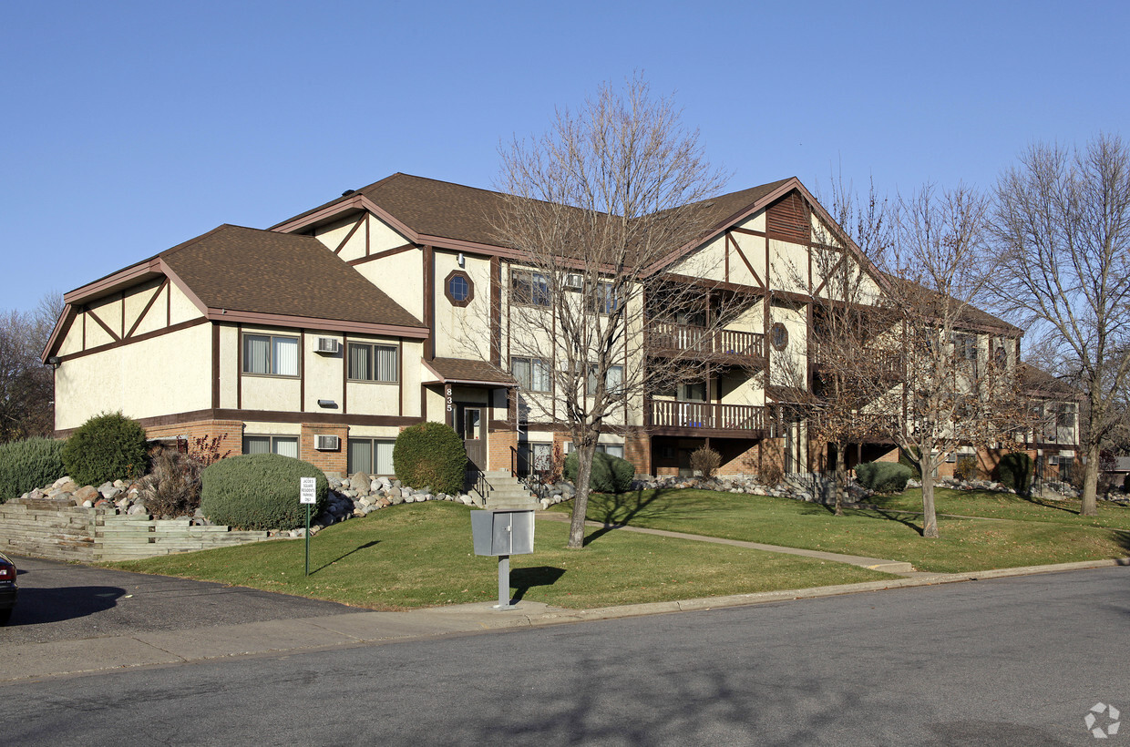 Primary Photo - Jacobs Square Apartments