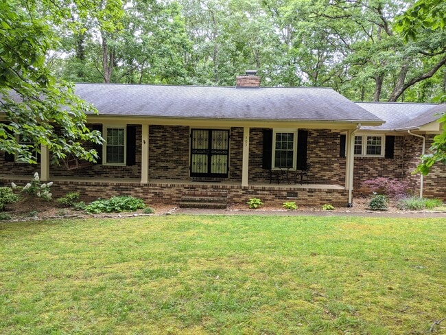 Building Photo - 303 Ferncliff Dr