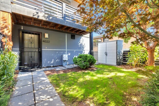 Foto del edificio - Modern 2-Bedroom Townhome in the Heart of ...