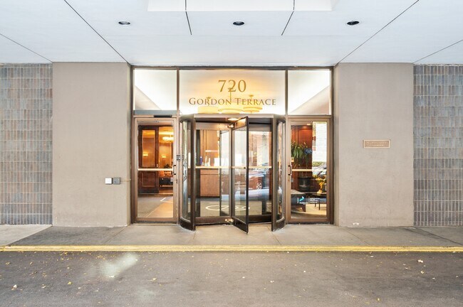 Foto del edificio - 720 W Gordon Terrace