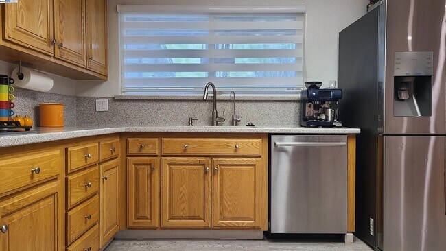 Foto del edificio - 40138 Besco Dr