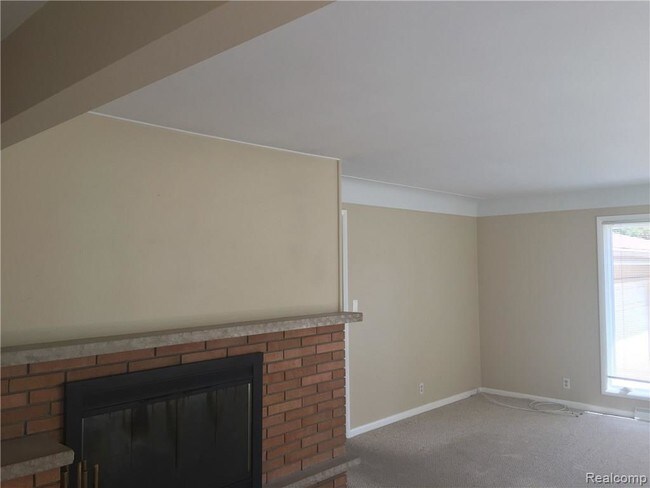 Building Photo - 295 Rochdale Dr S