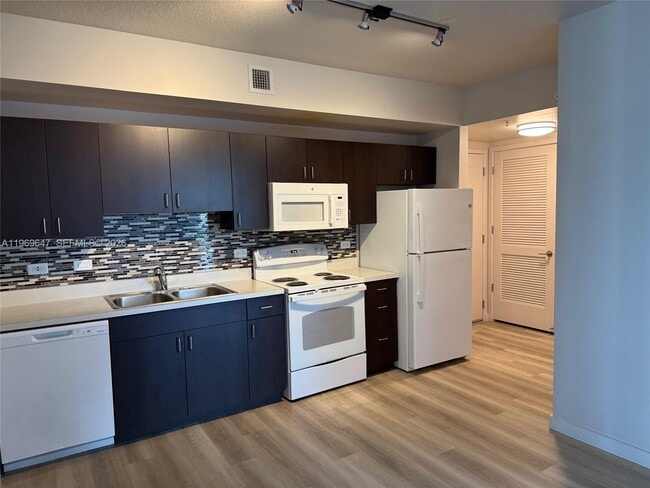 Building Photo - 437 SW 4th Ave