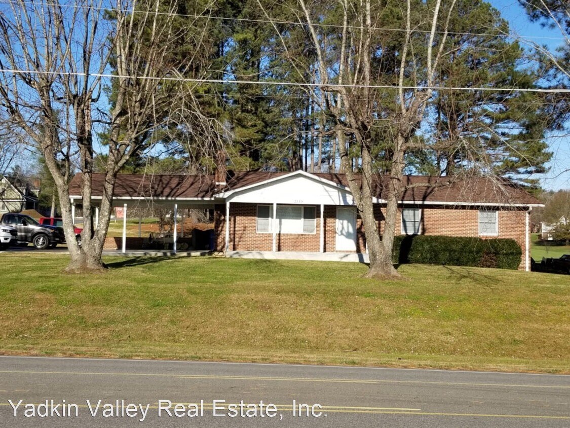 Primary Photo - 3 br, 2 bath House - 2119 Riverside Drive