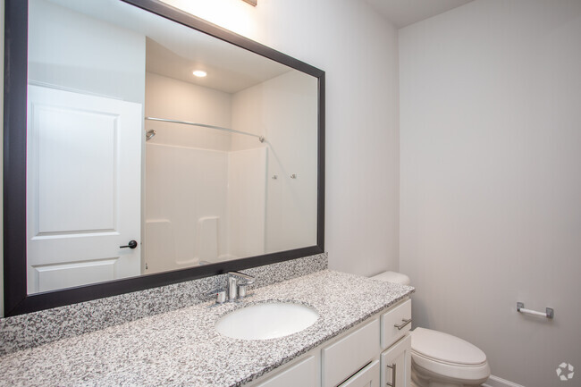 2BR, 2BA - 1,293SF - Bathroom - Waterford Apartments