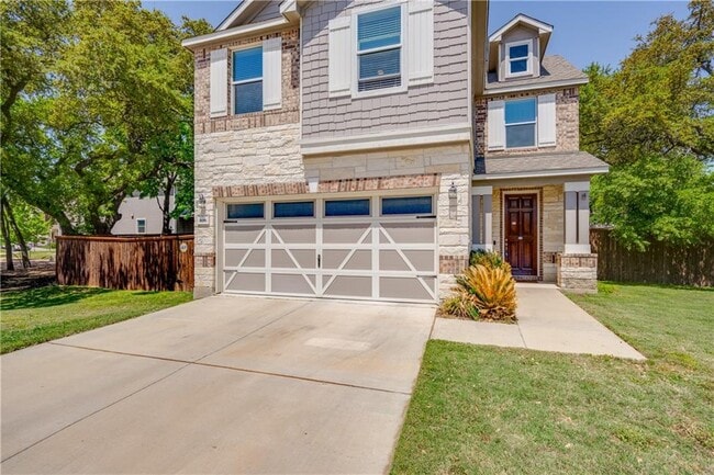 Building Photo - 808 Sandhill Branch Dr