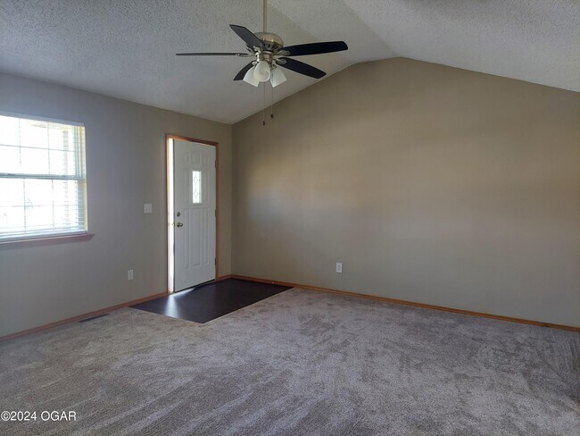 Foto del edificio - 1712 Blue Jay Dr