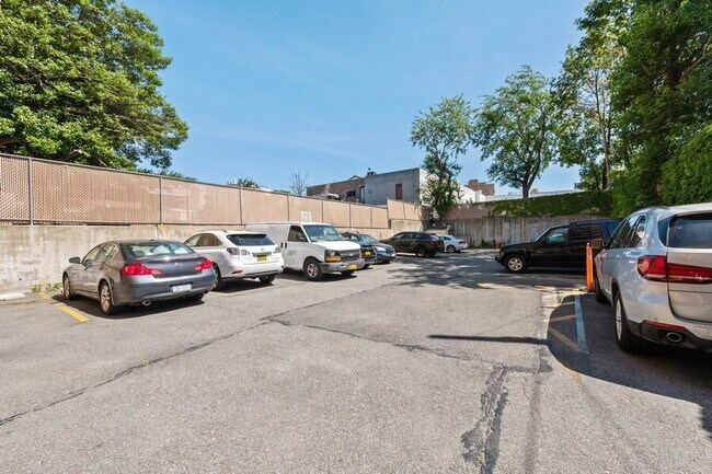 Foto del edificio - 148 W Maple St