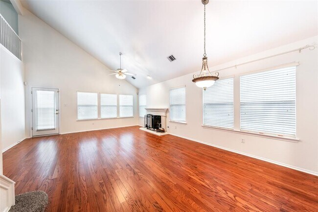 Foto del edificio - 7417 Peabody Dr
