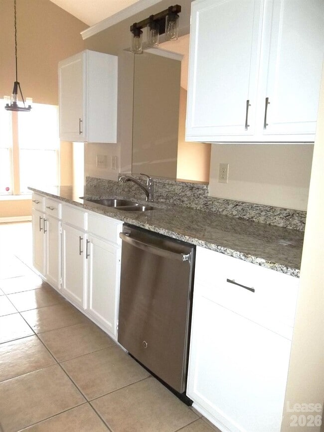 Building Photo - 115 W Bank Dr