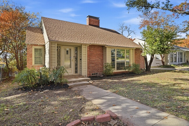 Building Photo - 2608 Highview Terrace