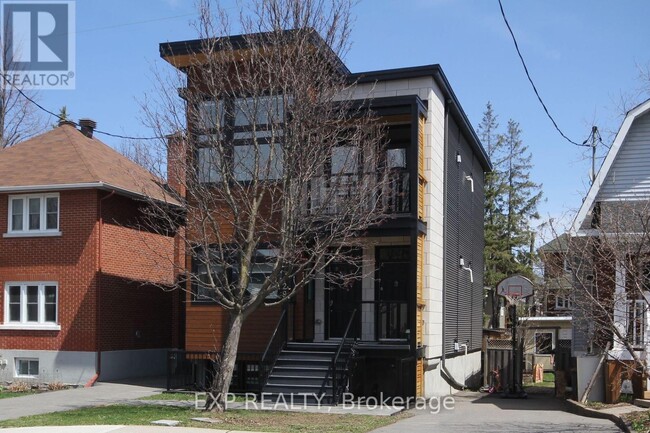 Building Photo - 129 Smirle Ave