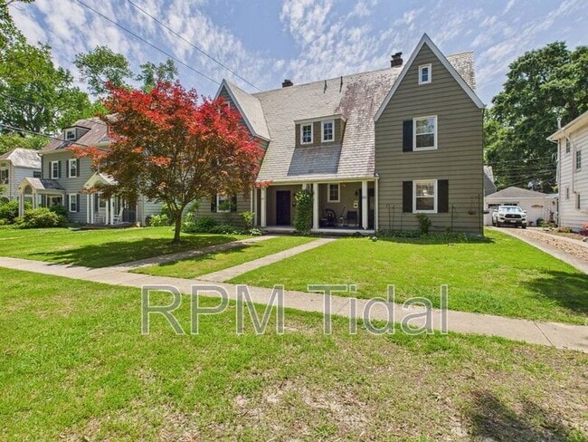 Building Photo - 217 Palen Ave