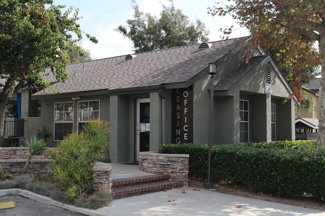 Building Photo - Parc Claremont