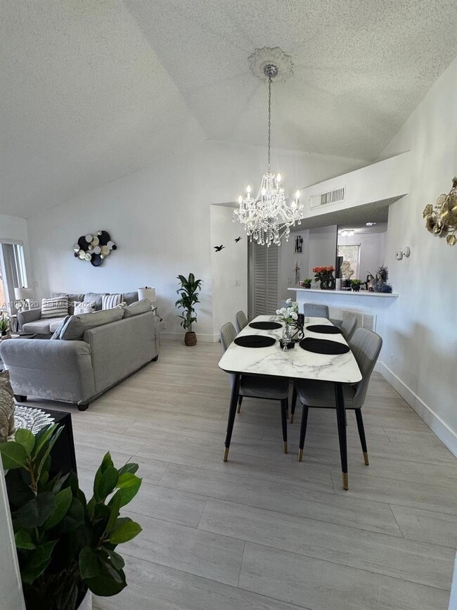 Foto del edificio - 8801 Wiles Rd