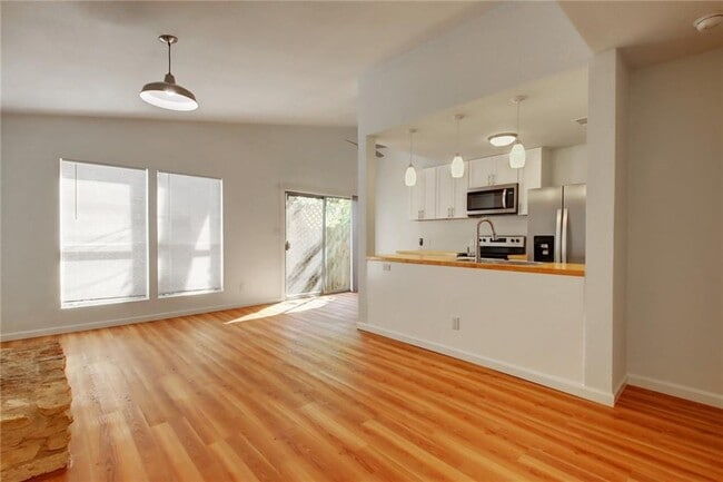 Building Photo - 12820 Copper Cliff Ave