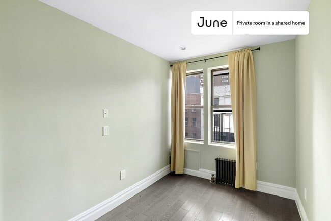 Building Photo - Room in Shared 3 bed/2 bath home