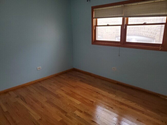 Cama 1 - 6206 N Richmond St