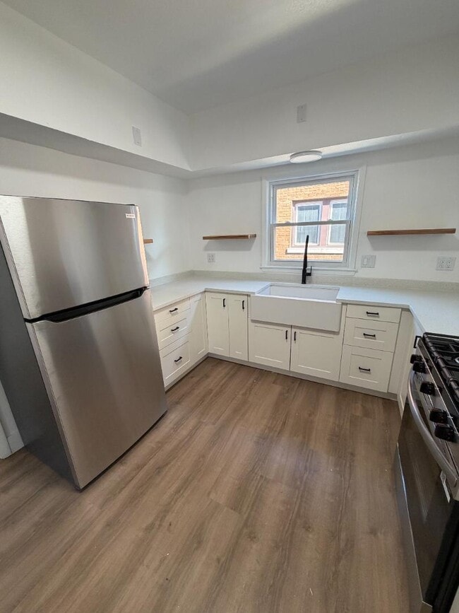 Building Photo - 3770 E Somers Ave