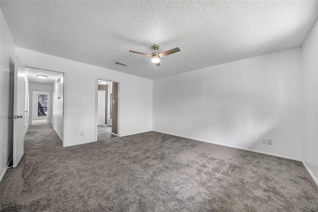 Foto del edificio - 4209 Harcourt Dr