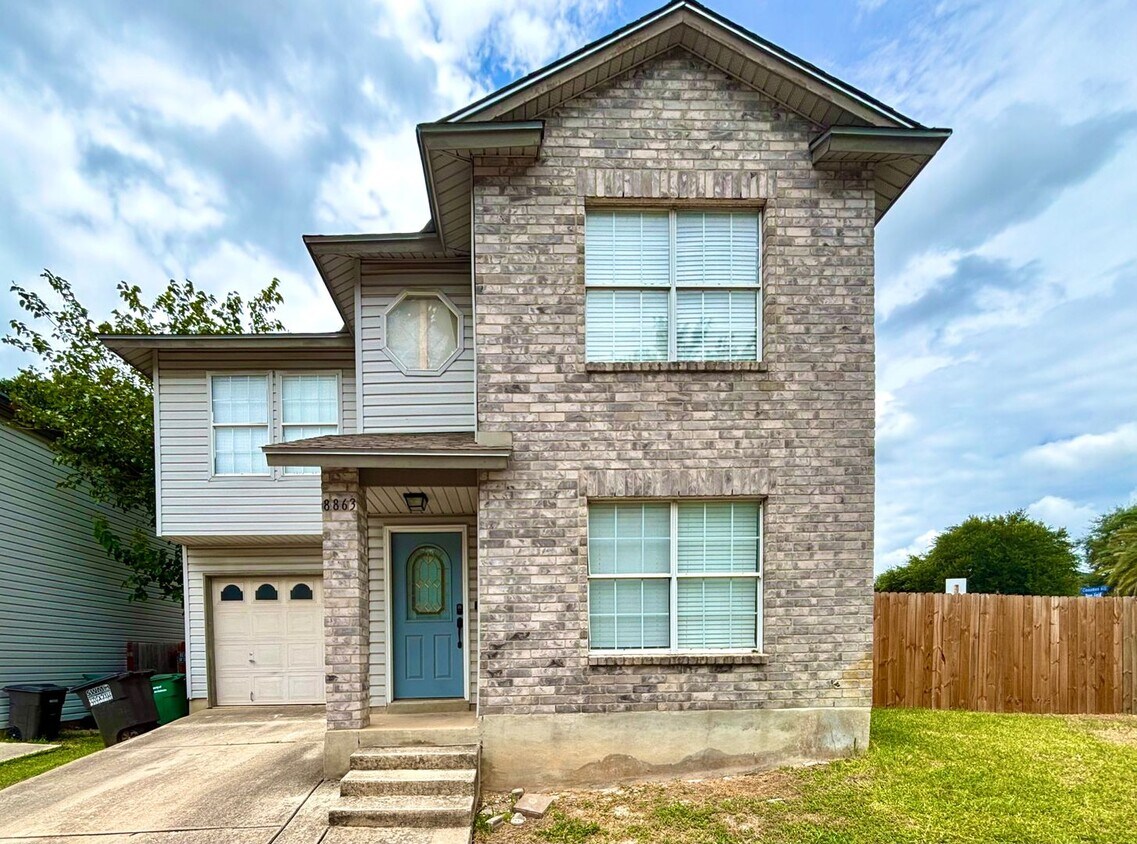Foto principal - Spacious 2-Story Home Near Medical Center,...