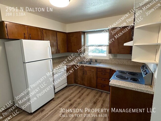 Foto del edificio - 2951 N Dalton Ln