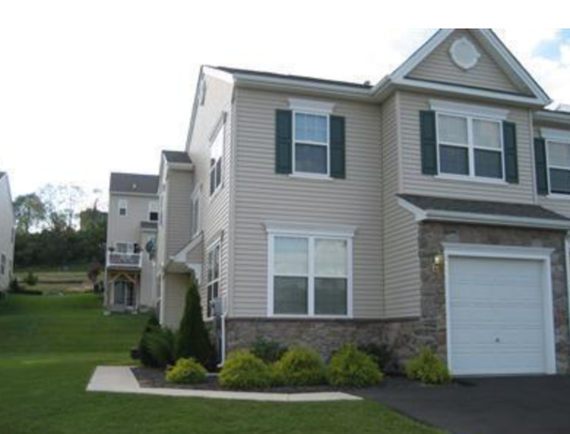 Foto principal - Stunning Upper Nazareth End Unit Townhome