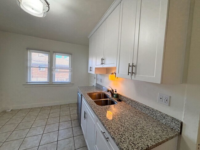 Foto del edificio - 361-361 Williams Ave S