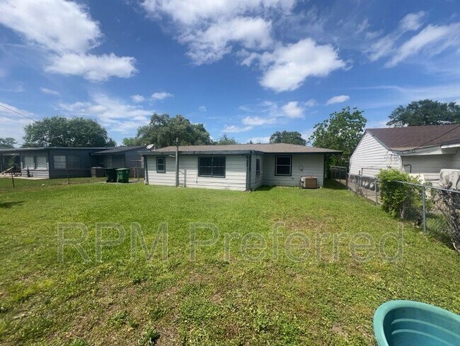 Foto del edificio - 5810 Glenhurst Dr