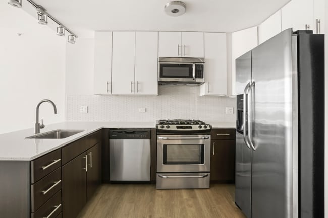 Foto del edificio - 211 S Halsted St